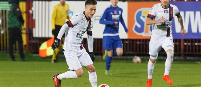 Piłka nożna. Jeden debiutant na rok