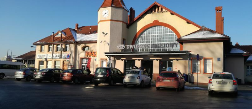 Taksówkowa mafia na dworcu?