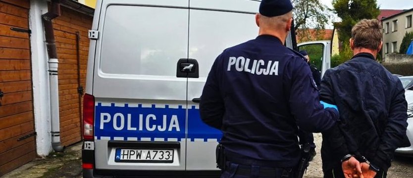 Szedł ulicą chwiejnym krokiem, wsiadł za kierownicę i pojechał zygzakiem