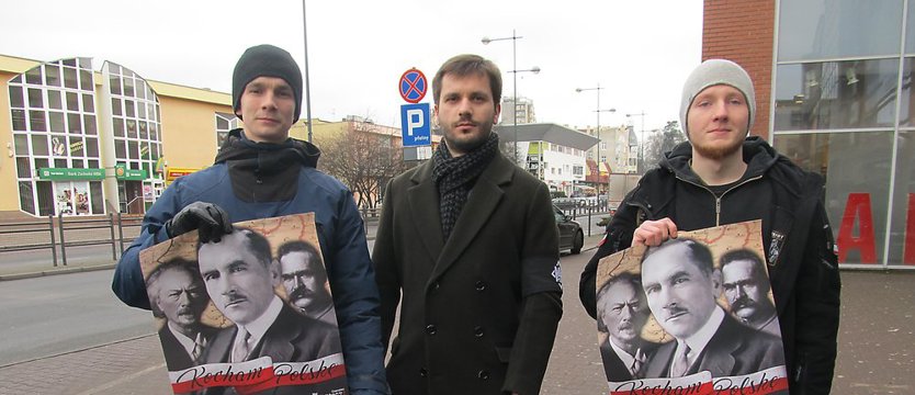 Rozdawali Dmowskiego, Paderewskiego i Piłsudskiego