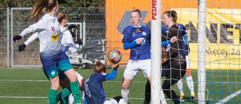 Piłka nożna. Awans Olimpii do półfinału