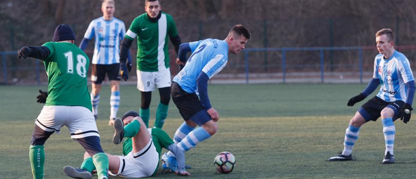 Piłka nożna. Świt wygrywa i transferuje