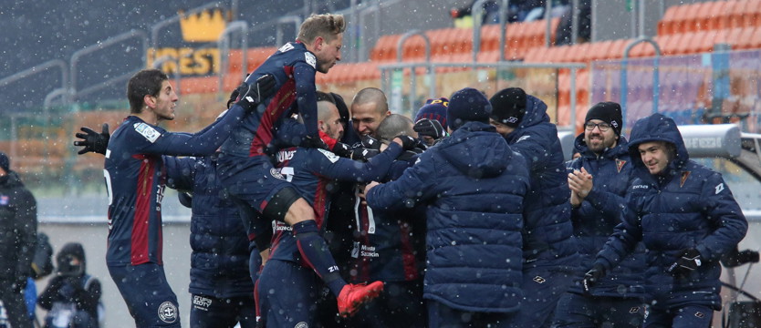 Piłka nożna. Ważne zwycięstwo w meczu pomyłek