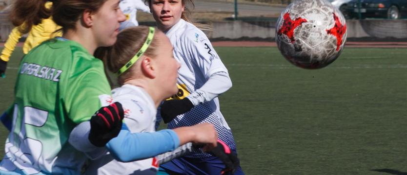 Piłka nożna. Grosicka dogrywała jak brat