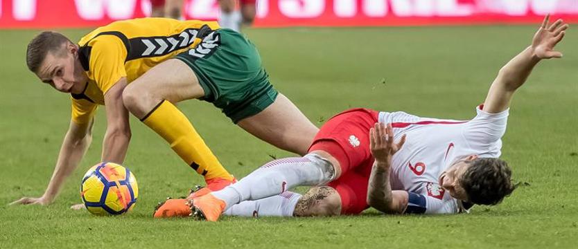 Piłka nożna. Szkolenie w Polsce leży