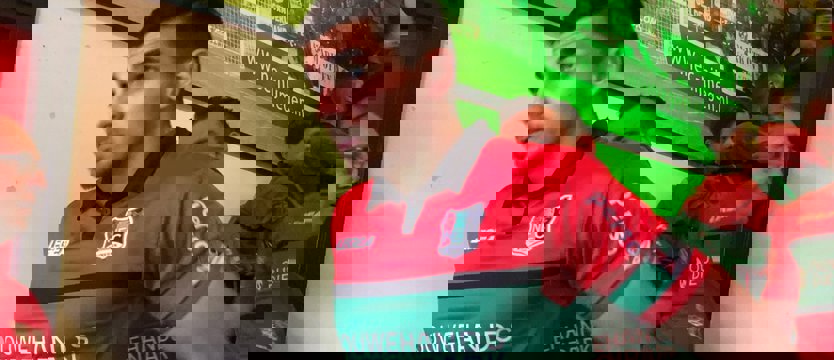 Piłka nożna. Golla kapitan