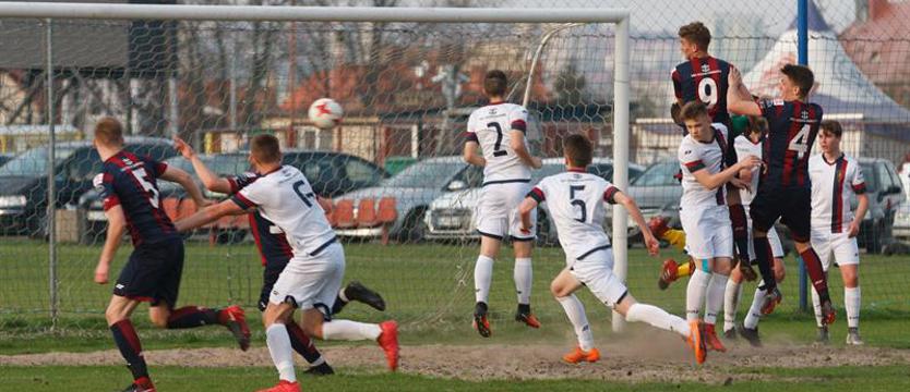 Piłka nożna. Derby Pogoni bez niespodzianki