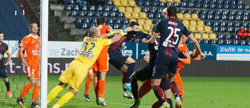 Piłka nożna. Pierwszy mecz w grupie spadkowej