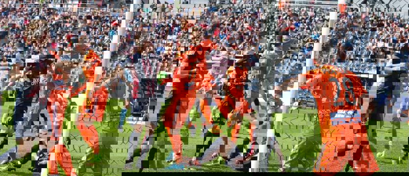 Piłka nożna. Buksa, kibice, wygrana, utrzymanie