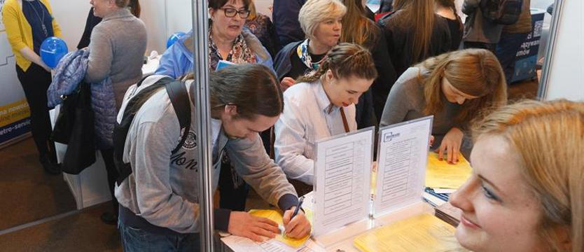 Firmy czekają na pracowników