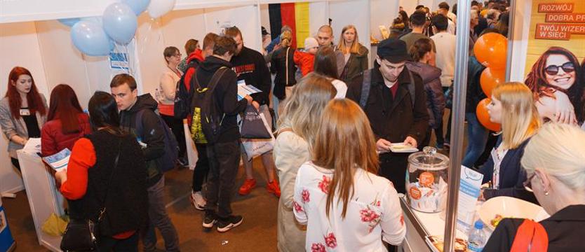 Tłumy na targach pracy