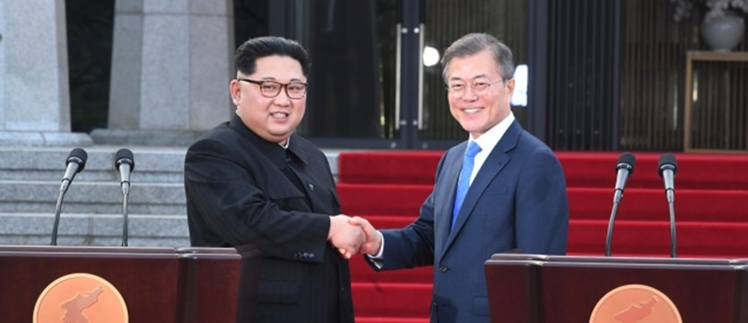 Obie Koree deklarują zakończenie wojny i denuklearyzację