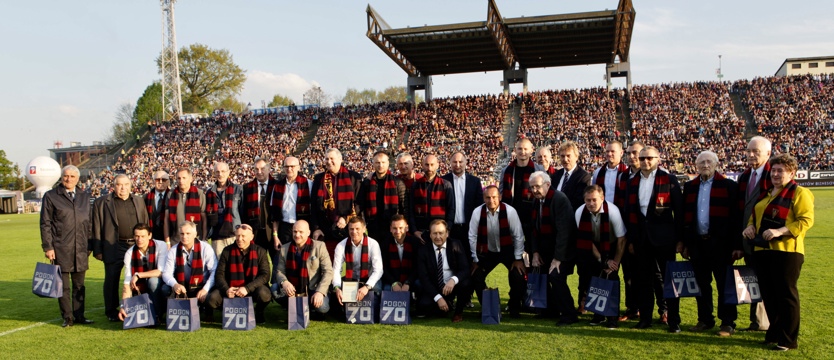 Piłka nożna. Uhonorowano wybitnych Portowców