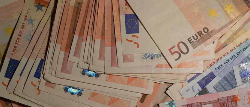 KE: wypłaty unijnych funduszy zależne od przestrzegania praworządności