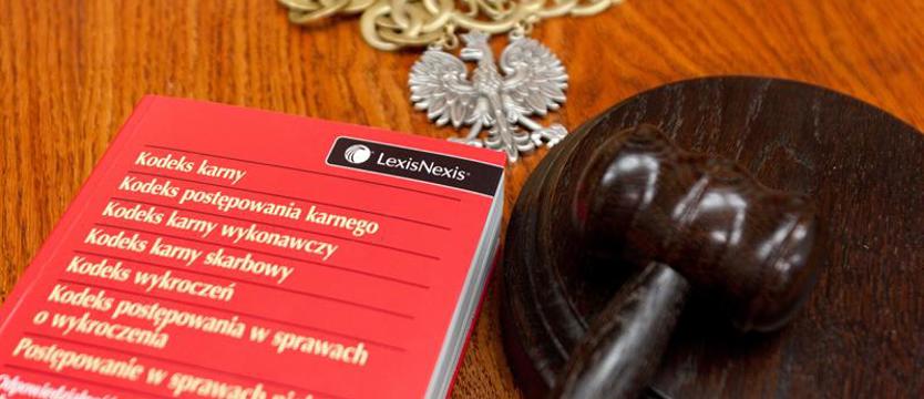 Sześciu na ławie oskarżonych