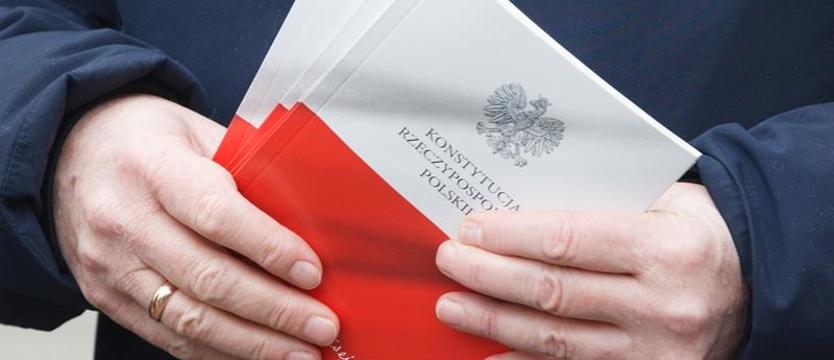 W referendum konstytucyjnym będzie mniej niż 15 pytań