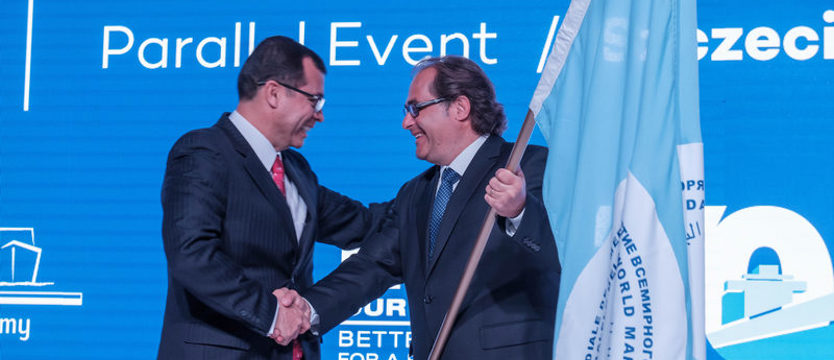 Flaga Światowych Dni Morza przekazana Kolumbii