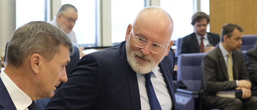 Timmermans dostał zgodę KE na procedury naruszeniowe wobec Polski