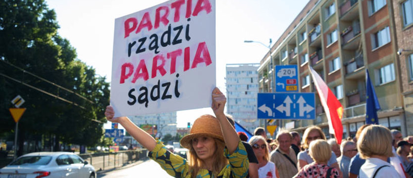 Protest w obronie wolnych sądów