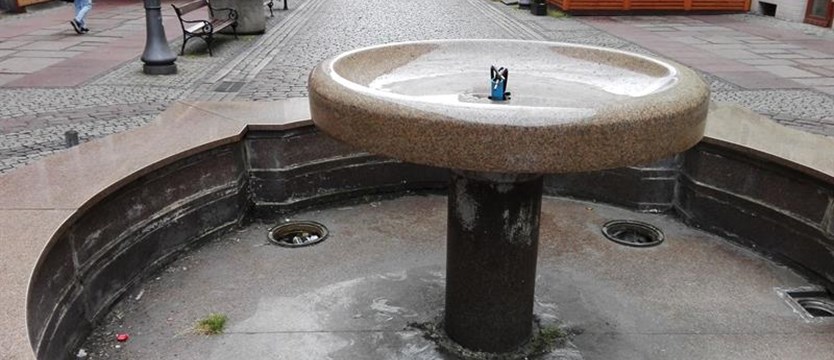 Sucha fontanna remontu nie doczeka