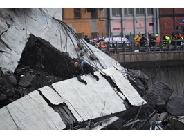 Runął wiadukt na autostradzie w Genui. Są ofiary śmiertelne
