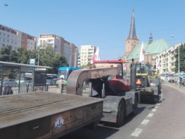 Protestujący portowcy na ulicach Szczecina