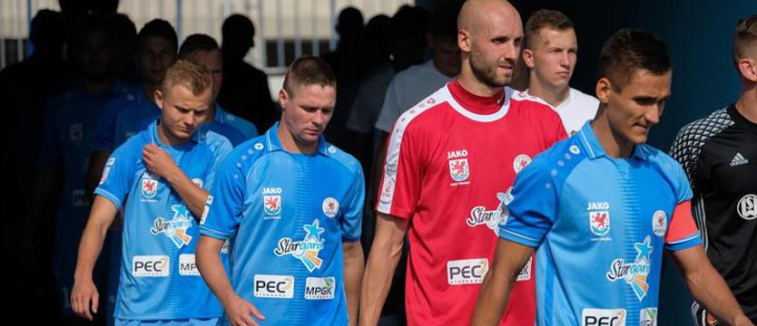 Piłka nożna. Rzuty karne i remis Błękitnych