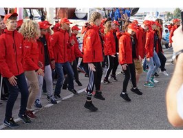 Młodzi żeglarze powitali Szczecin polonezem
