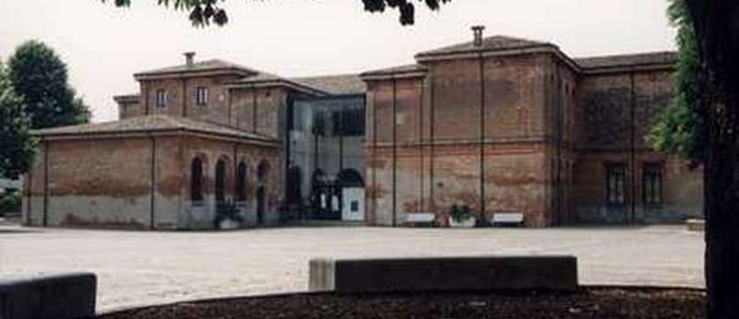 Polka zaatakowała nożami przechodniów, jedna osoba nie żyje