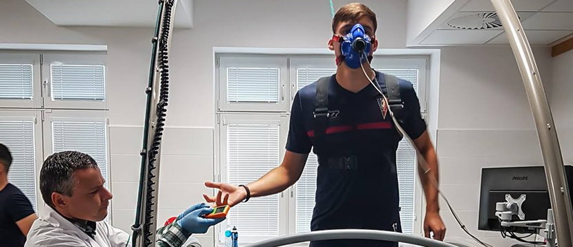 Piłka nożna. Najpierw kontrakt, potem badania