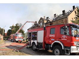 Pożar w pałacyku w Kolsku. Dwie osoby poszkodowane