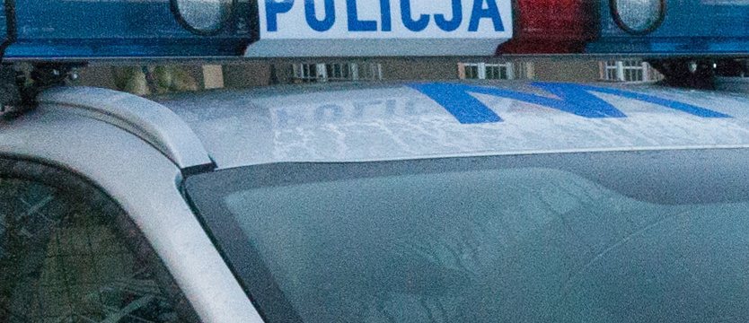 Kompletnie pijany na drodze. Volvo dachowało