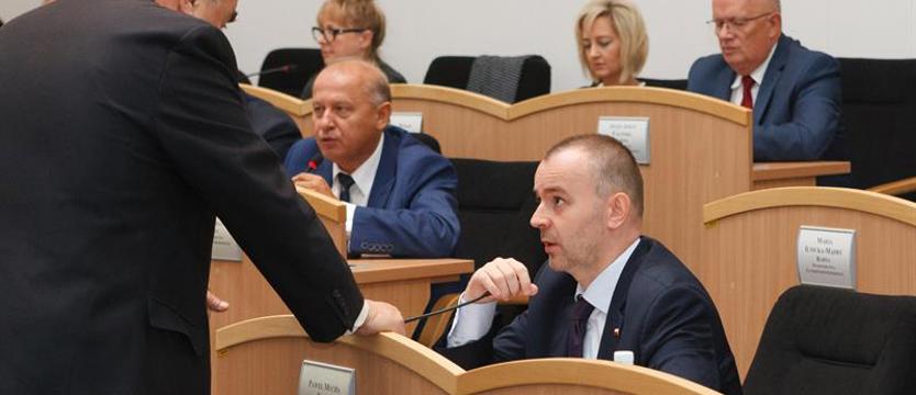 Sejmik: obrady zaczęły się od kłótni