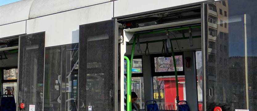 Tramwaje stanęły przez awarię jedenastki