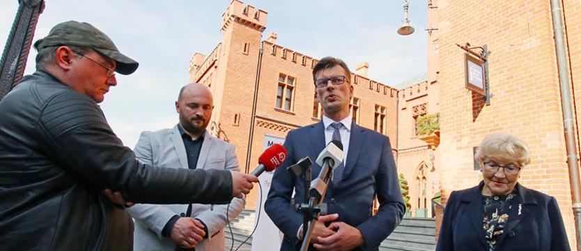 Seniorzy pod okiem wojska