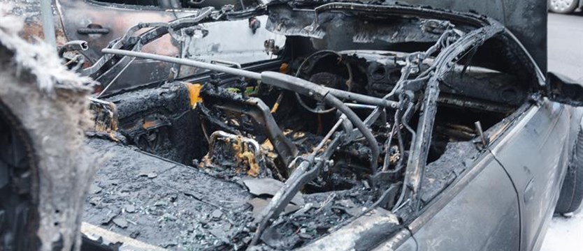 Spłonęło kilkanaście aut