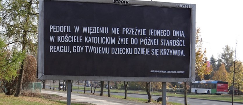 Czarny billboard przeciwko pedofilii