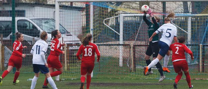 Piłka nożna. Bez bramek w meczu Olimpii z akademiczkami
