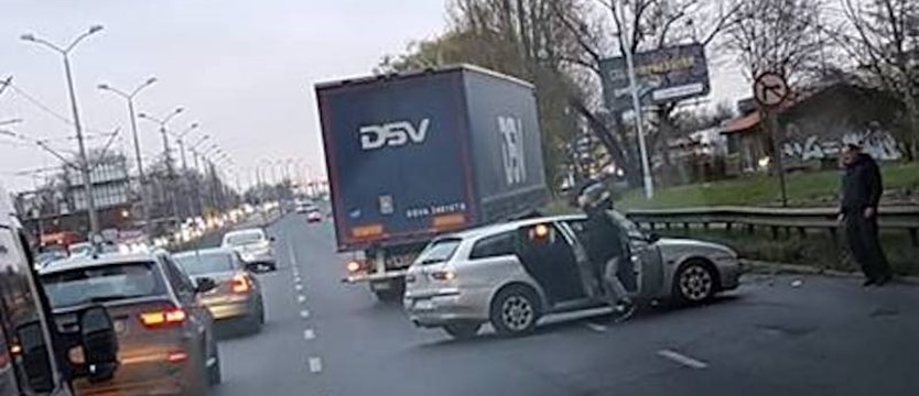Zderzenie ciężarówki i osobówki na Gdańskiej