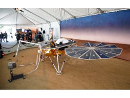 Sonda InSight wylądowała na powierzchni Marsa