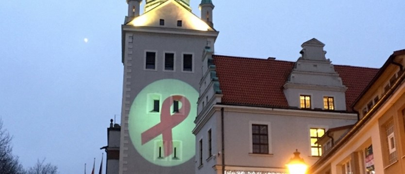 Światowy Dzień AIDS. Kokardka na wieży
