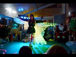 Elfy dały LED show na jarmarku