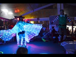 Elfy dały LED show na jarmarku
