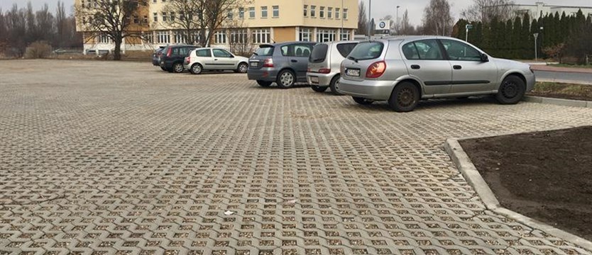 Nowy parking przy ul. Citroëna