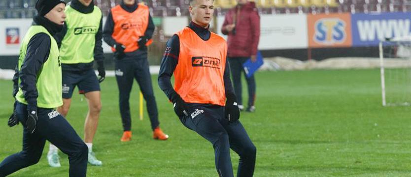 Piłka nożna. Nowe kontrakty 18-latków