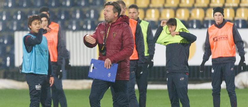 Piłka nożna. Zagraniczni trenerzy odważniejsi od polskich