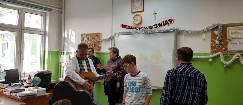 Nagrodzili gitarą za talent