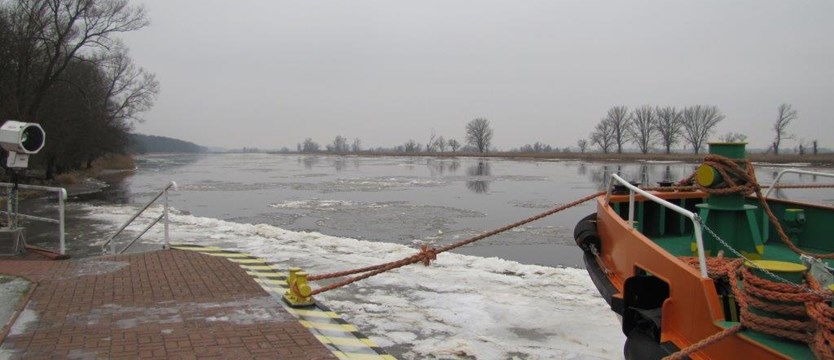 Przez lód Odra częściowo zamknięta dla żeglugi
