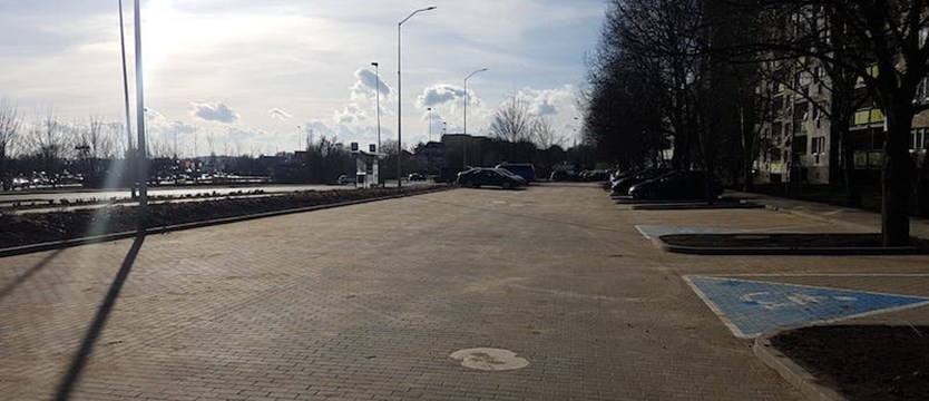 Pięćdziesiąt miejsc parkingowych na Janiszewskiego
