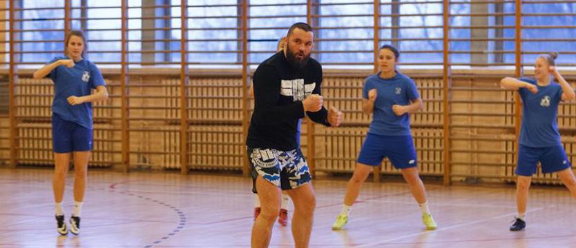 Piłka nożna. Olimpijki z wojownikiem